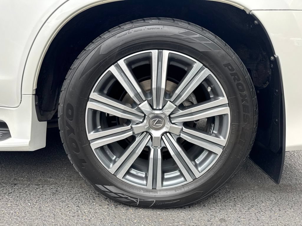 Used 2017 Lexus LX 570 4WD w/ Luxury Package image 28