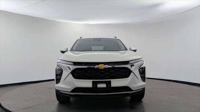 Used 2025 Chevrolet Trax LT w/ LT Convenience Package FWD image 11