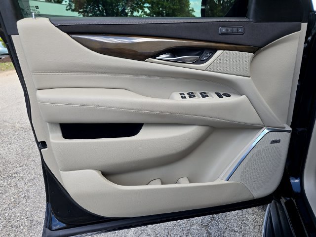 Used 2018 Cadillac Escalade ESV Premium Luxury AWD/4WD image 17