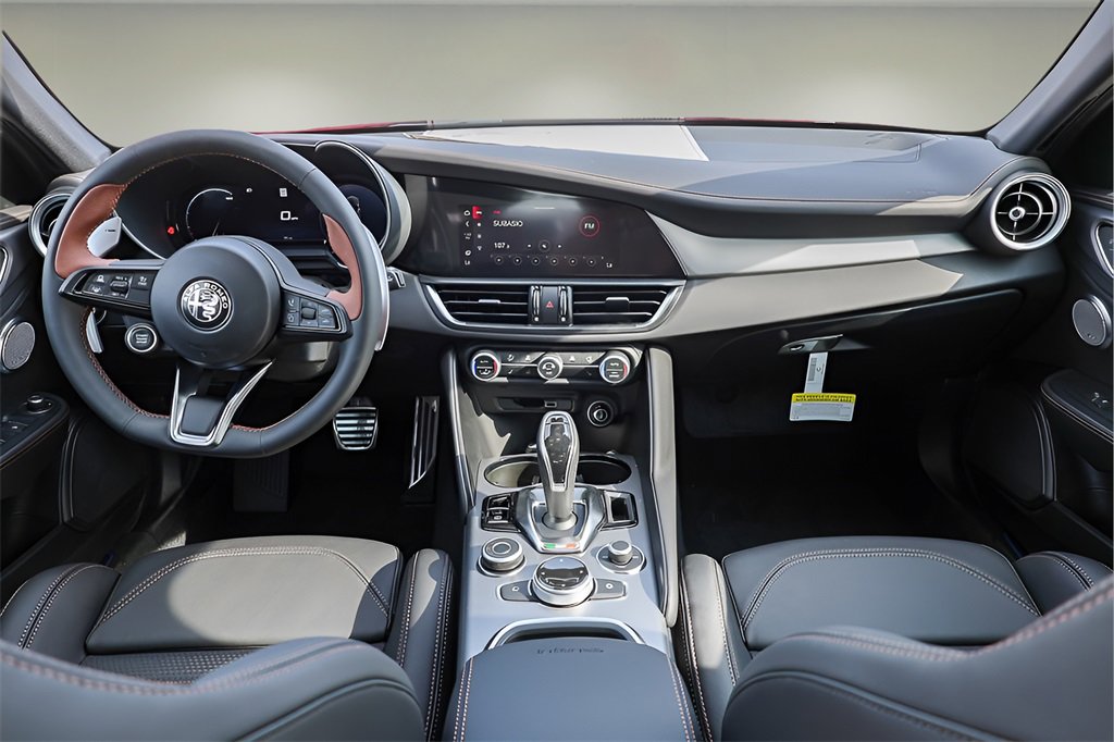 New 2025 Alfa Romeo Giulia Intensa w/ Driving Assist Package image 9