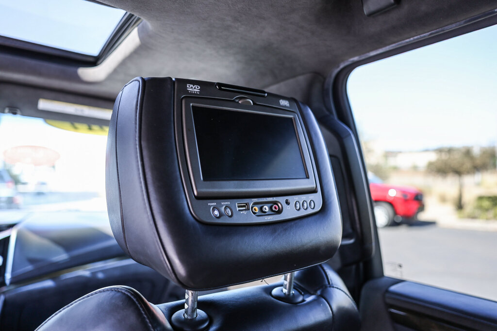 Used 2017 Cadillac Escalade ESV Platinum RWD image 7