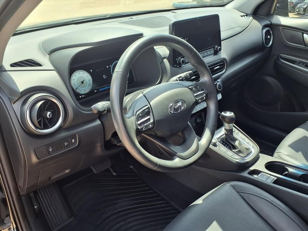 Used 2022 Hyundai Kona Limited w/ Winter Weather Package image 10