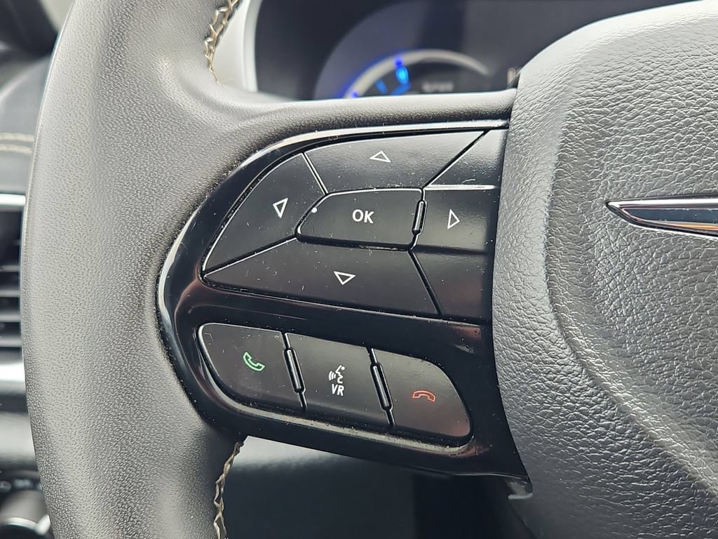 Used 2024 Chrysler Pacifica Premium FWD image 28