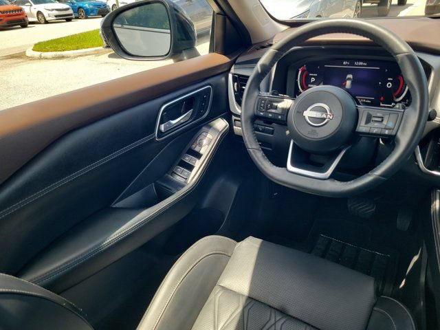 Certified 2023 Nissan Rogue Platinum w/ Platinum Premium Package FWD image 16