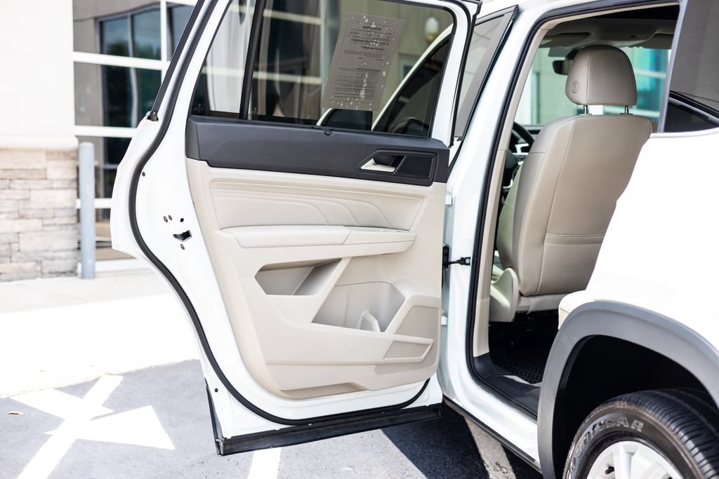 Used 2021 Volkswagen Atlas SE w/ Panoramic Sunroof Package FWD image 47