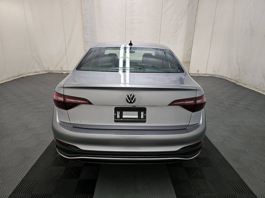 Used 2024 Volkswagen Jetta Sport FWD image 4