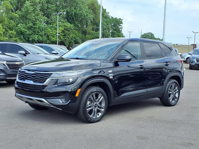 Used 2023 Kia Seltos LX AWD/4WD image 1