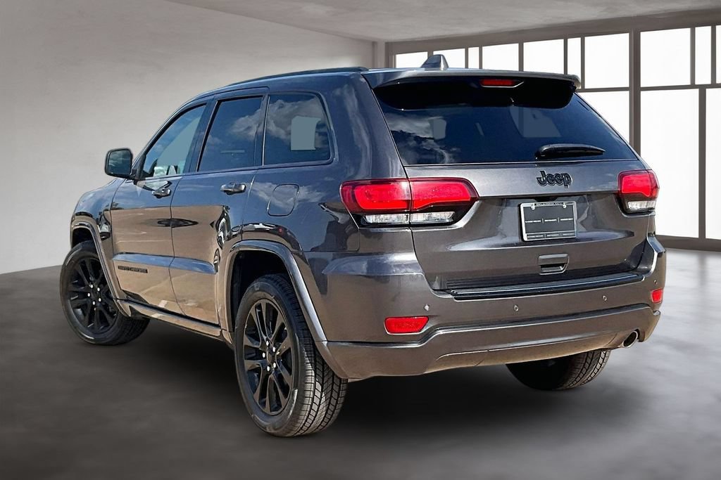 Used 2018 Jeep Grand Cherokee Altitude RWD image 11