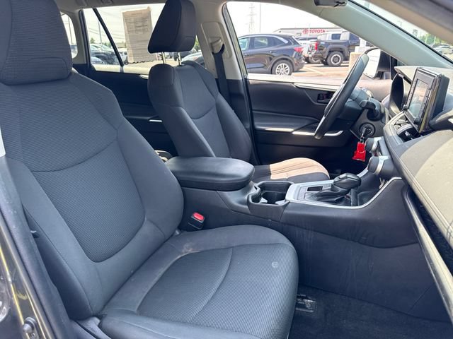Used 2021 Toyota RAV4 LE AWD/4WD image 13