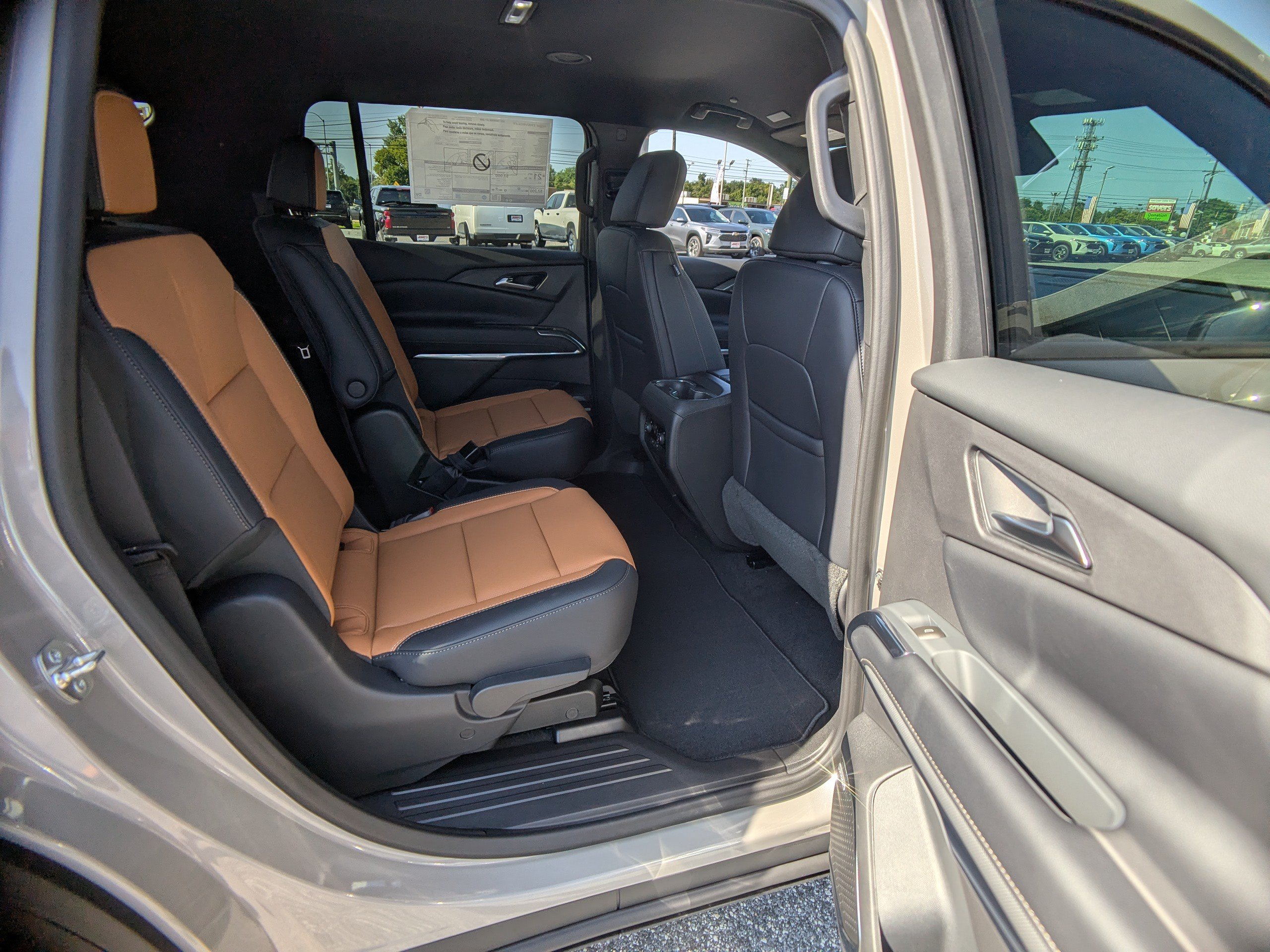 New 2027 Chevrolet Traverse Z71 w/ Enhanced Driving Package AWD/4WD image 11