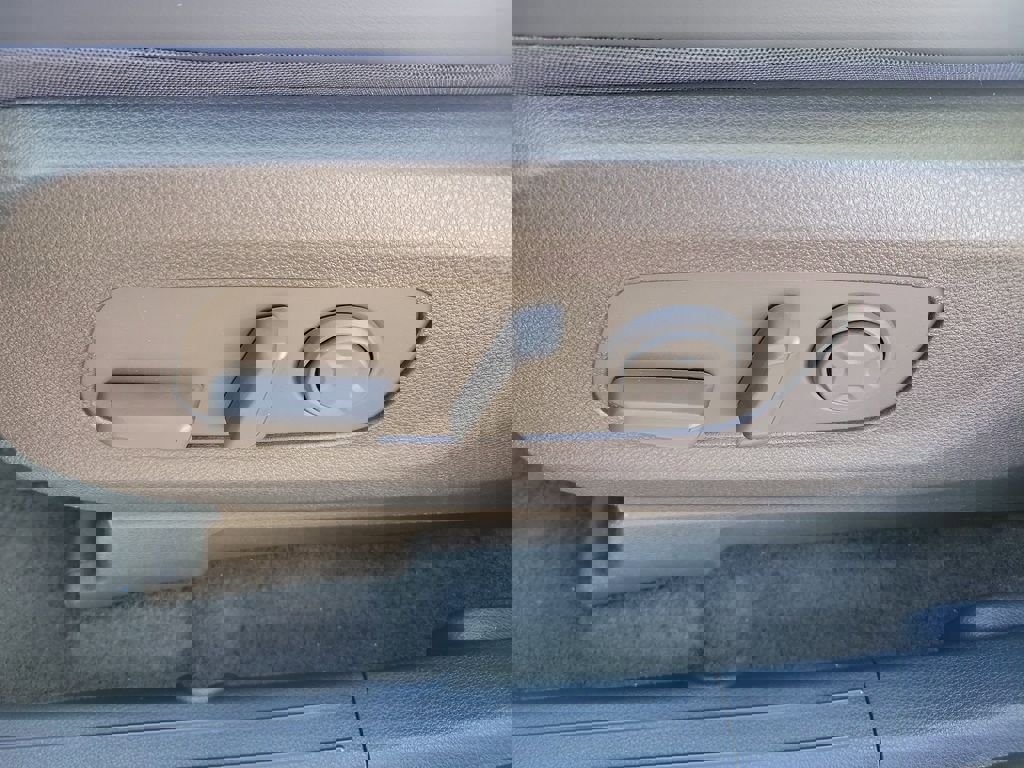 New 2026 Kia Carnival EX FWD image 24