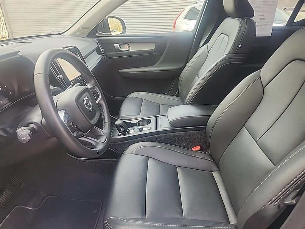 Certified 2025 Volvo XC40 B5 Core AWD/4WD image 26