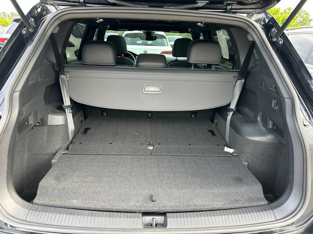 Certified 2023 Volkswagen Tiguan SE R-Line FWD image 52