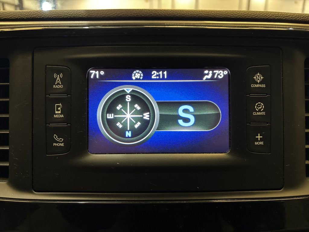 Used 2017 Chrysler Pacifica Touring-L FWD image 19