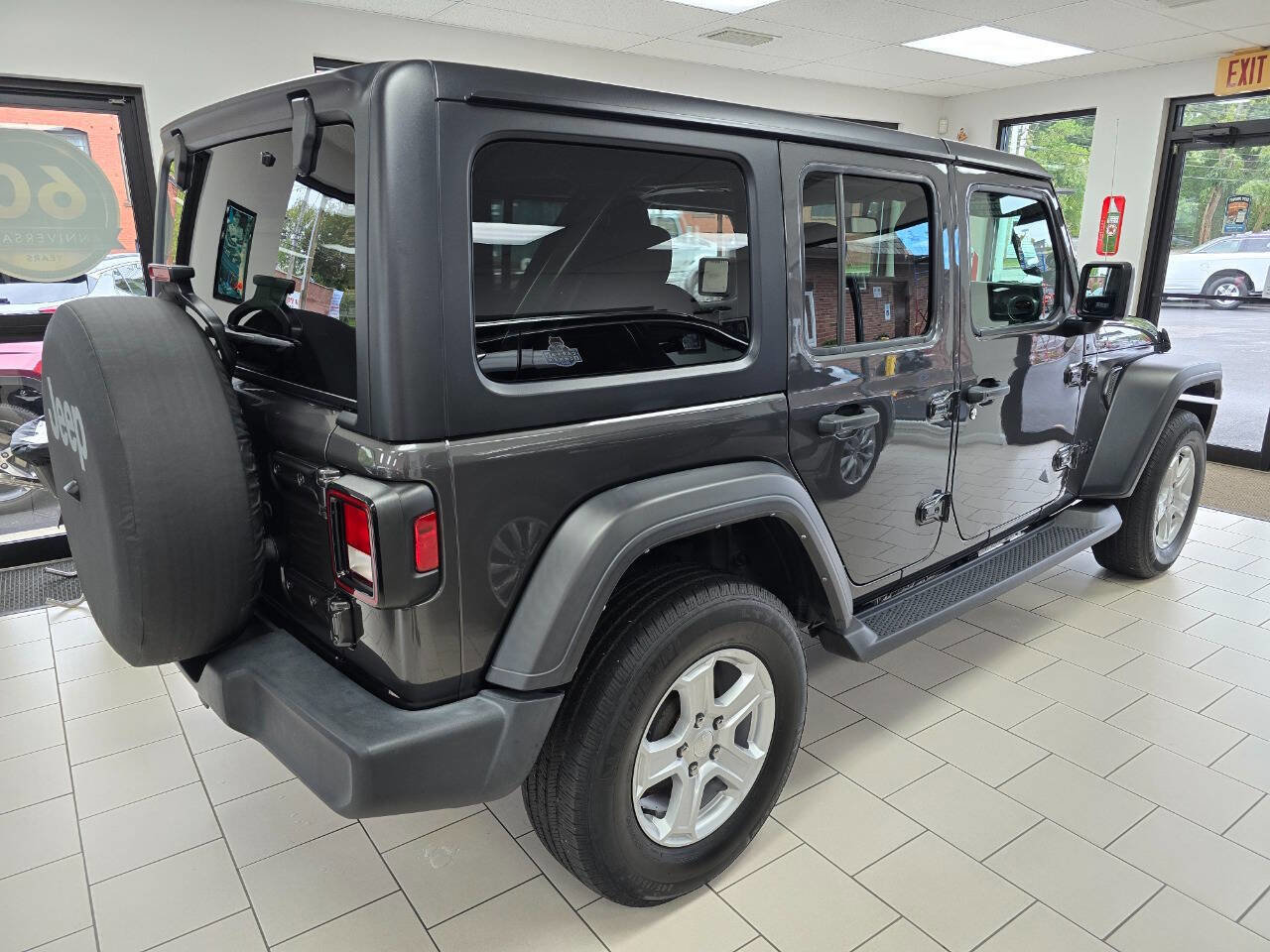 Used 2022 Jeep Wrangler Unlimited Sport image 10