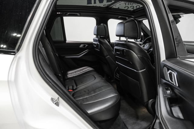 Used 2020 BMW X5 M50i AWD/4WD image 32
