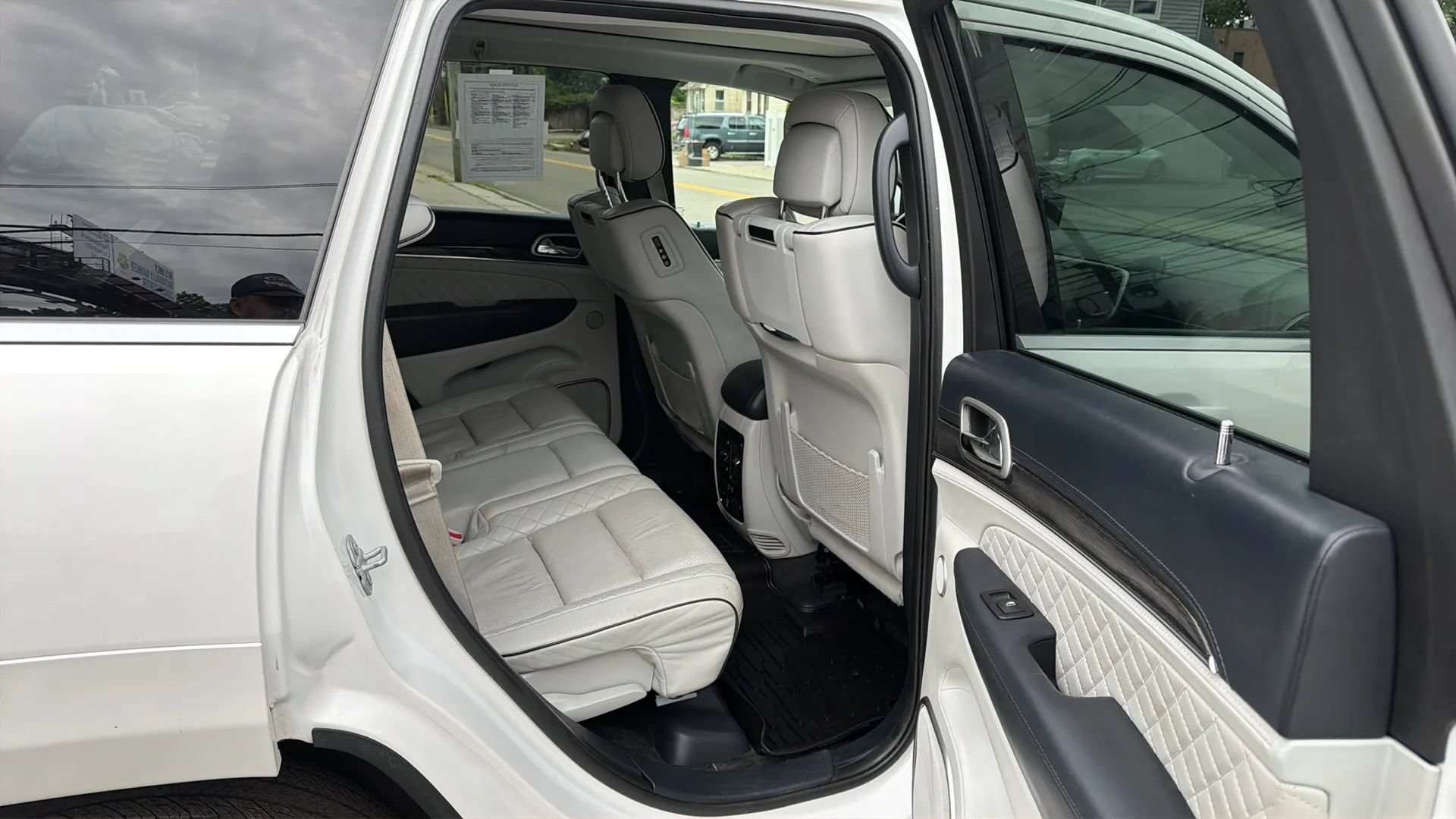 Used 2017 Jeep Grand Cherokee Summit AWD/4WD image 25