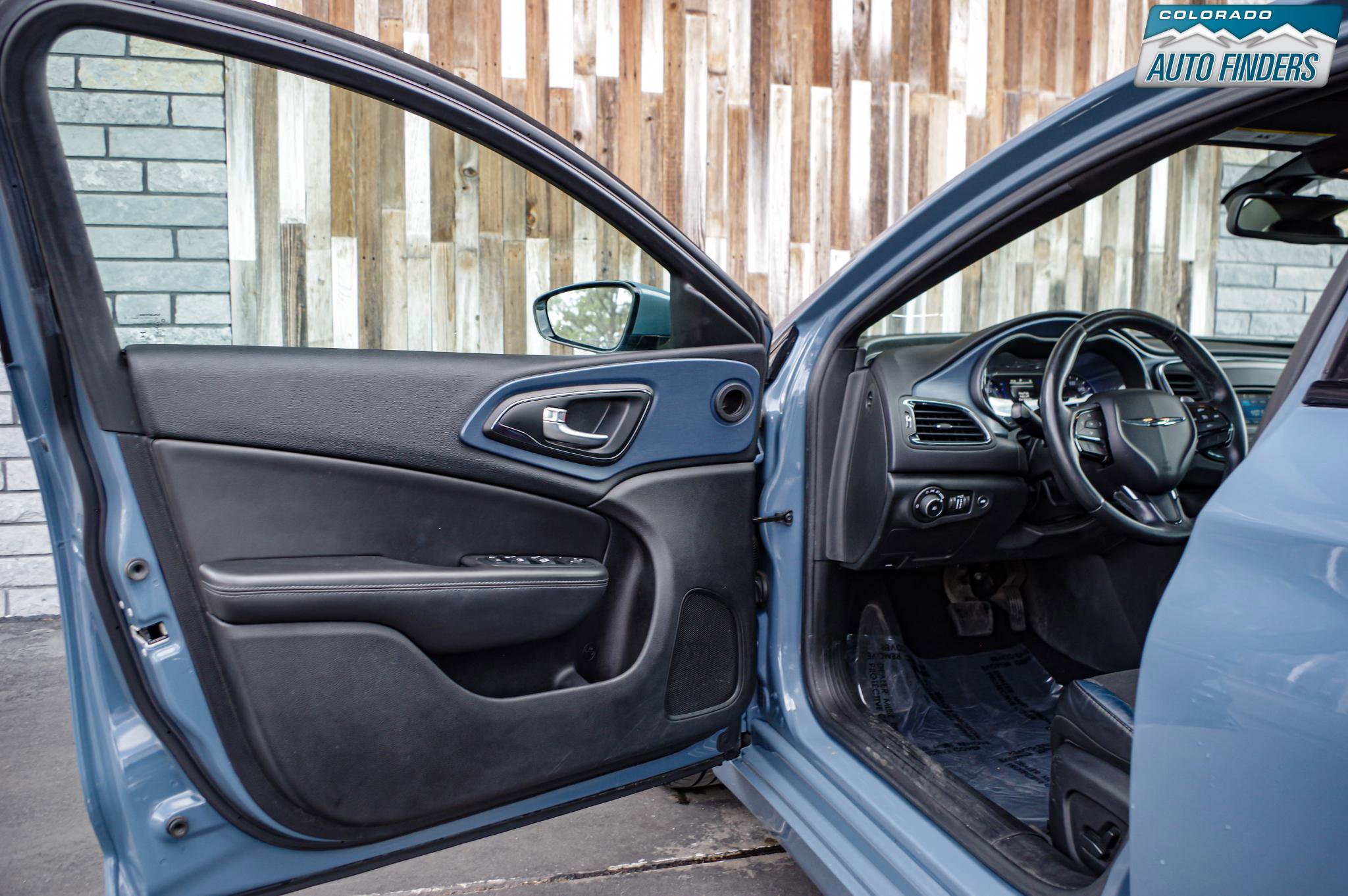 Used 2015 Chrysler 200 S w/ Comfort Group image 10