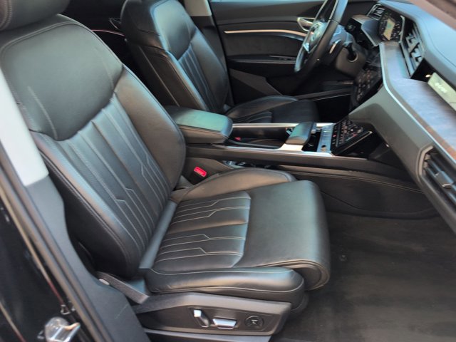 Used 2019 Audi e-tron Prestige w/ Prestige Package AWD/4WD image 23