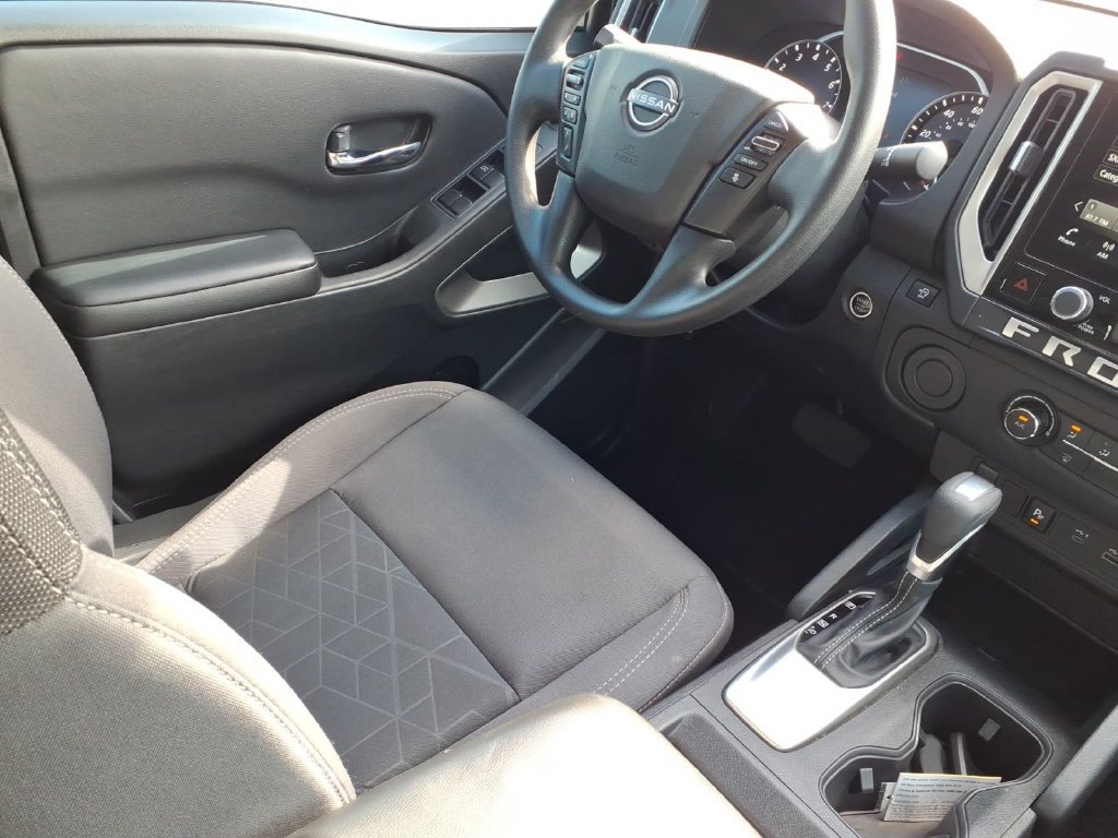 Used 2025 Nissan Frontier SV RWD image 9