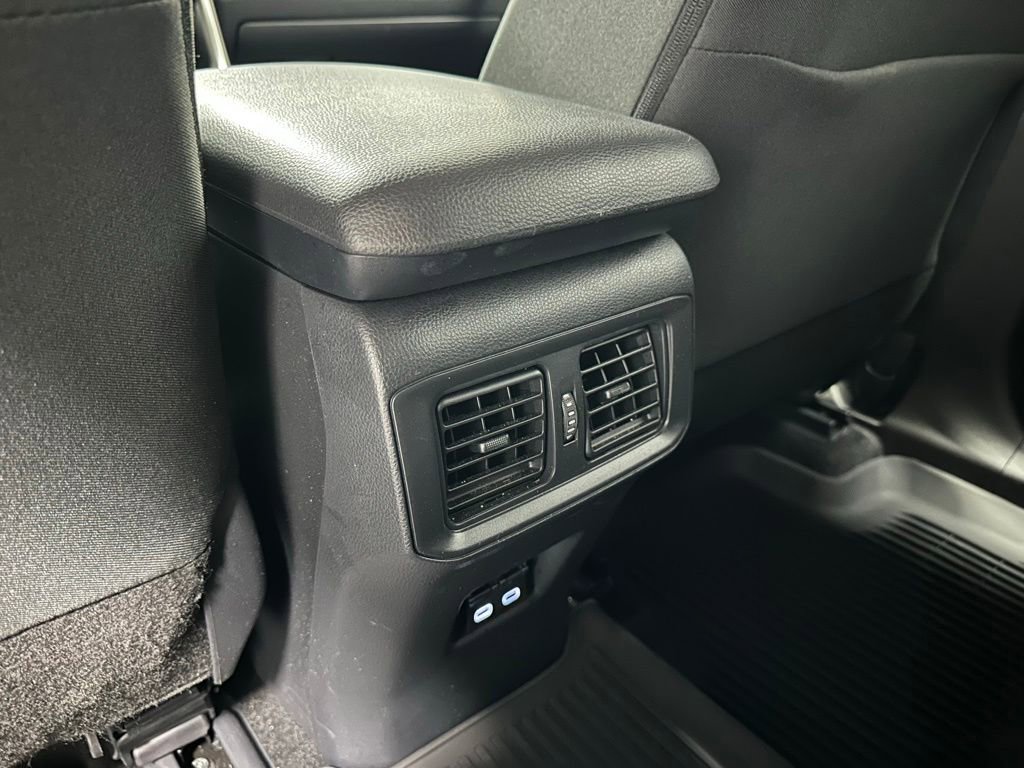 Used 2025 Toyota RAV4 XLE AWD/4WD image 47