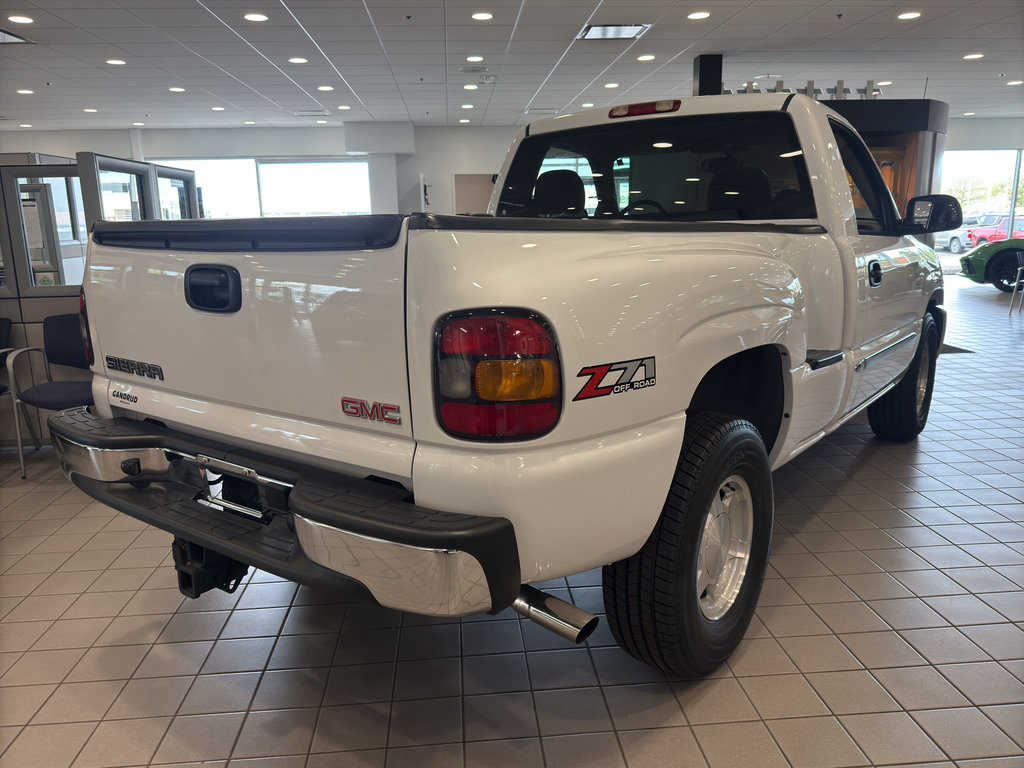 Used 2004 GMC Sierra 1500 SLE w/ Light Duty Power Package AWD/4WD image 4
