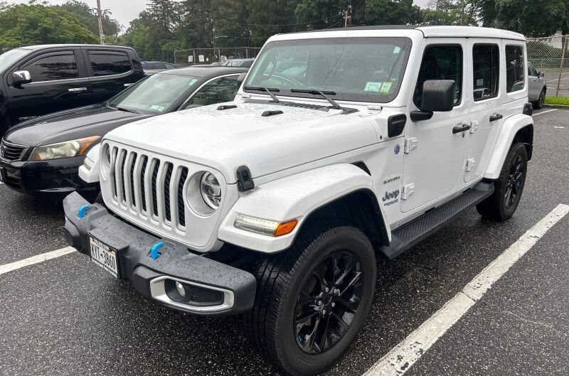Used 2022 Jeep Wrangler Unlimited Sahara w/ Cold Weather Group AWD/4WD image 2