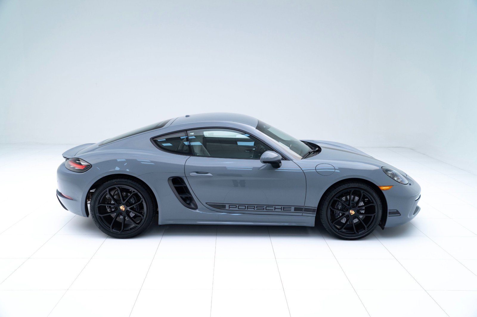 New 2025 Porsche 718 Cayman image 8