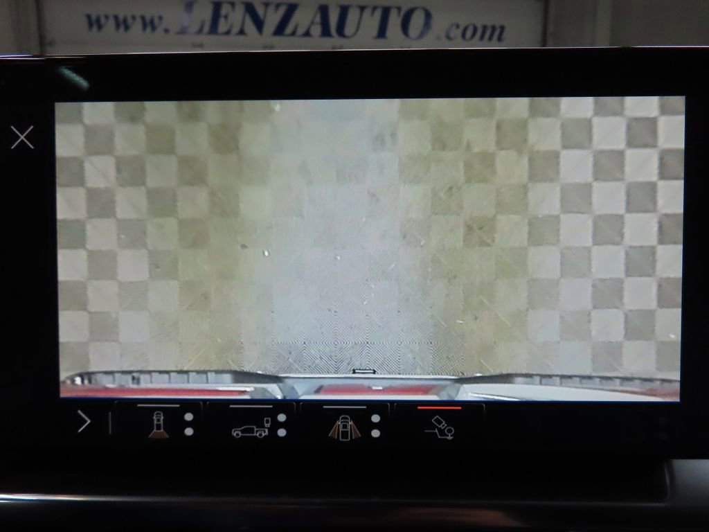 Used 2024 GMC Sierra 3500 SLT w/ SLT Premium Package image 19