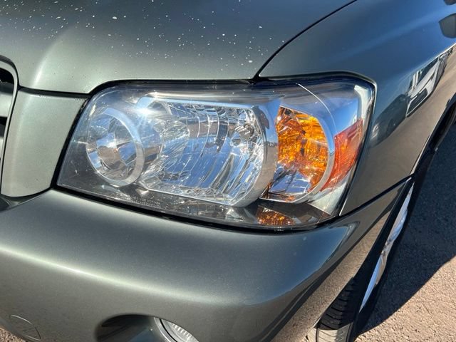 Used 2004 Toyota Highlander Limited w/ Leather Trim Pkg AWD/4WD image 9