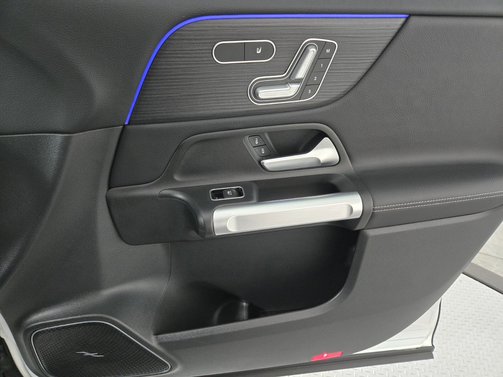 Used 2025 Mercedes-Benz GLB 250 image 18