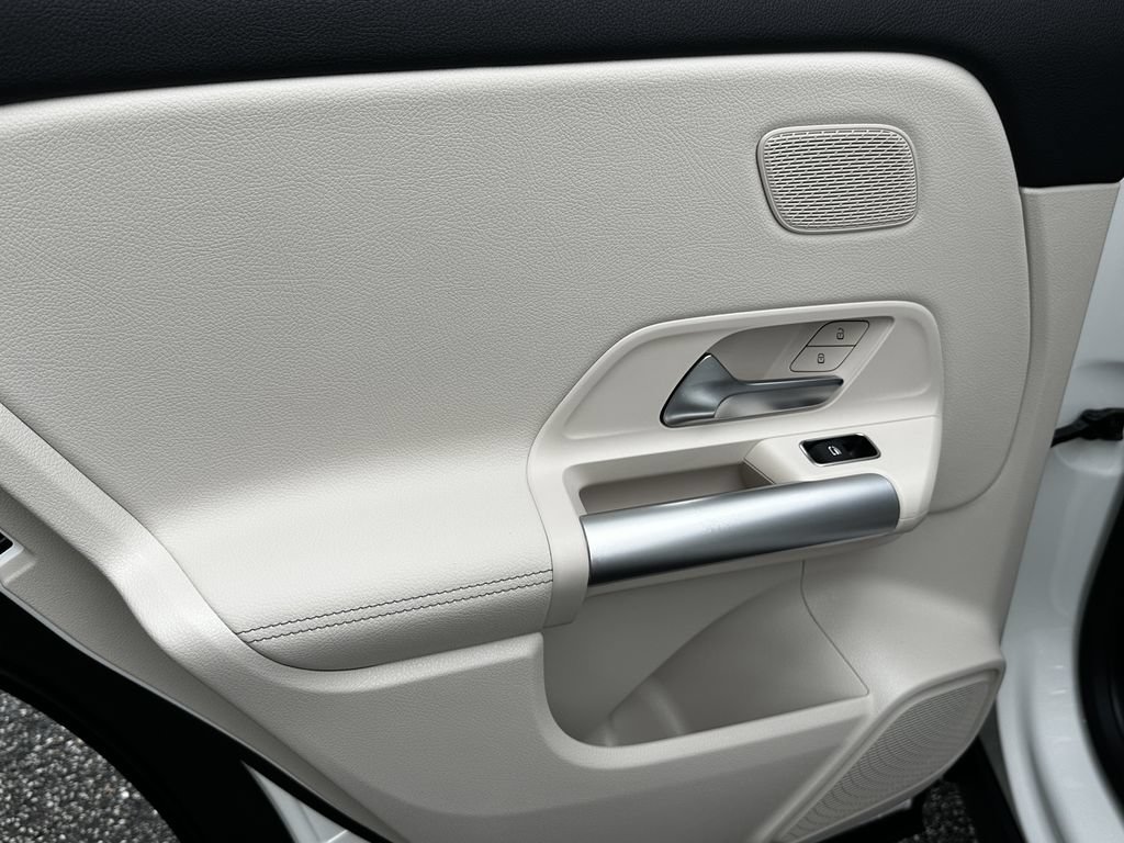 Certified 2025 Mercedes-Benz GLA 250 4MATIC image 25