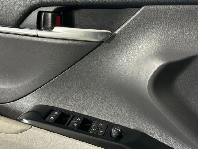 Used 2018 Toyota Camry LE FWD image 19