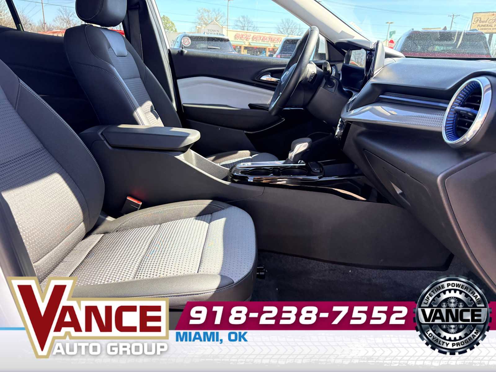 Used 2025 Chevrolet Trax LT w/ LT Convenience Package image 19