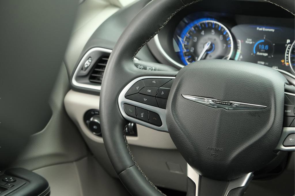 Used 2023 Chrysler Pacifica Touring-L FWD image 20