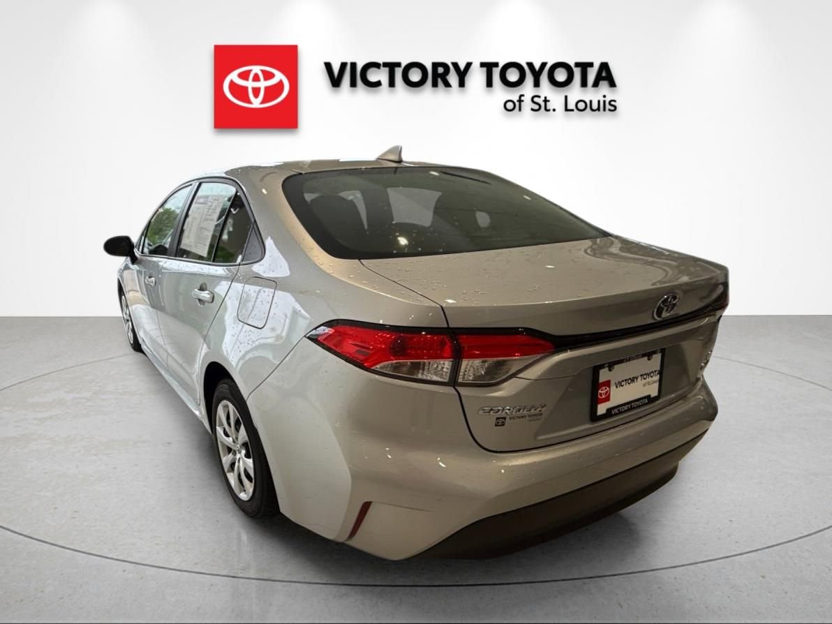 Used 2025 Toyota Corolla LE FWD image 5