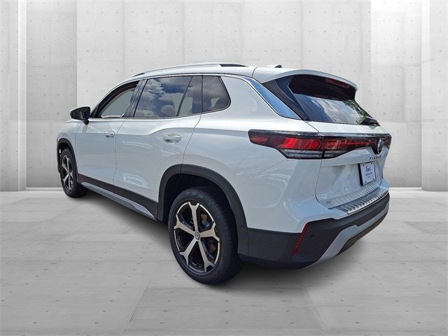New 2025 Volkswagen Tiguan SE w/ Panoramic Sunroof Package AWD/4WD image 2