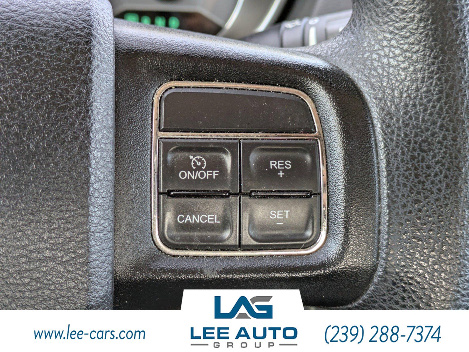 Used 2013 Dodge Avenger SE image 18