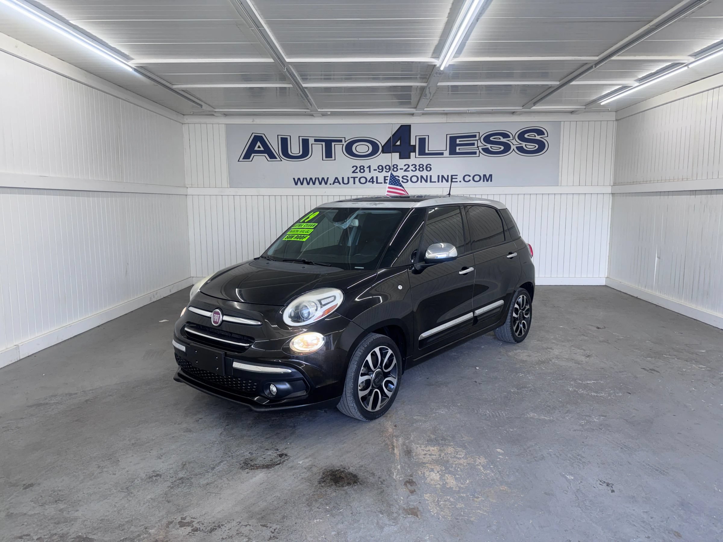 Used 2019 FIAT 500L Lounge w/ Graphite Edition FWD image 1