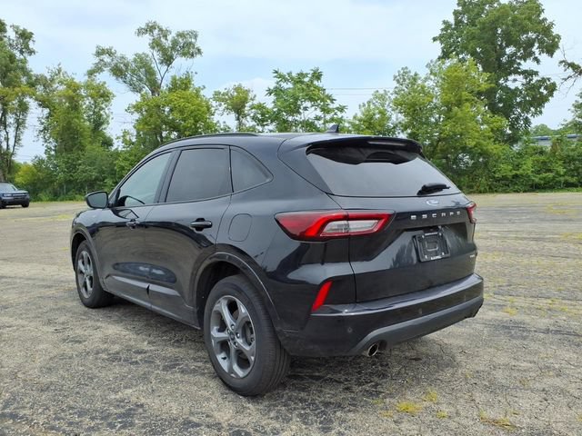 Used 2023 Ford Escape ST-Line w/ Tech Pack #1 AWD/4WD image 7