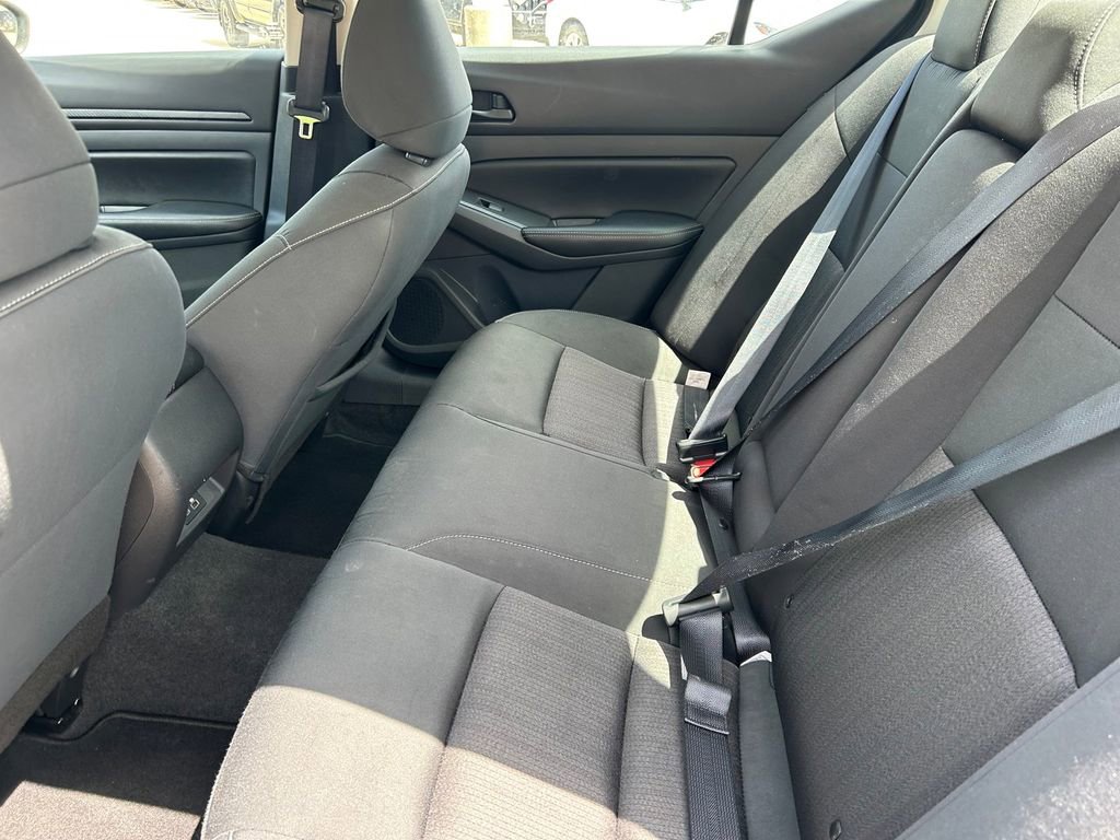 Used 2025 Nissan Altima 2.5 SV FWD image 14