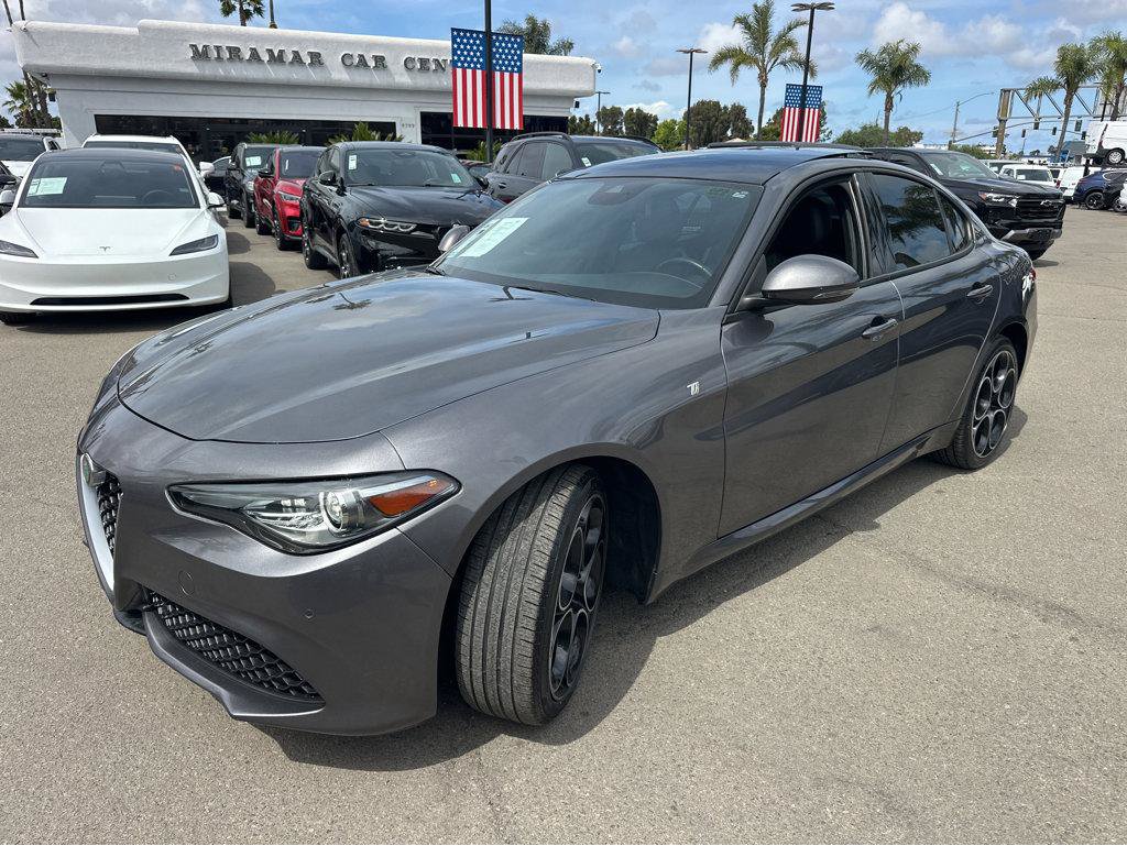 Used 2022 Alfa Romeo Giulia Ti AWD/4WD image 11