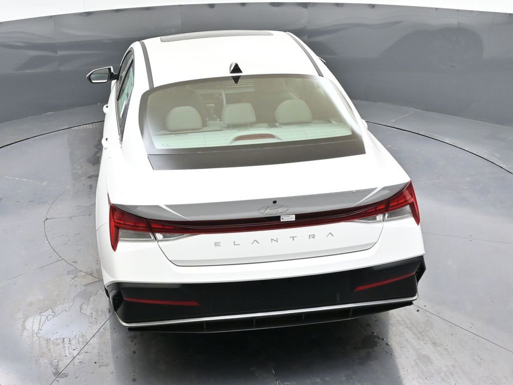 Certified 2025 Hyundai Elantra SEL image 38