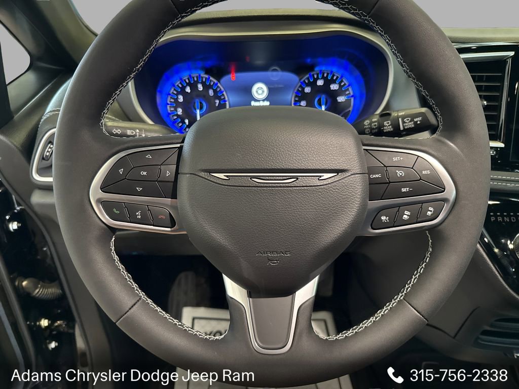 New 2027 Chrysler Pacifica Select AWD/4WD image 15