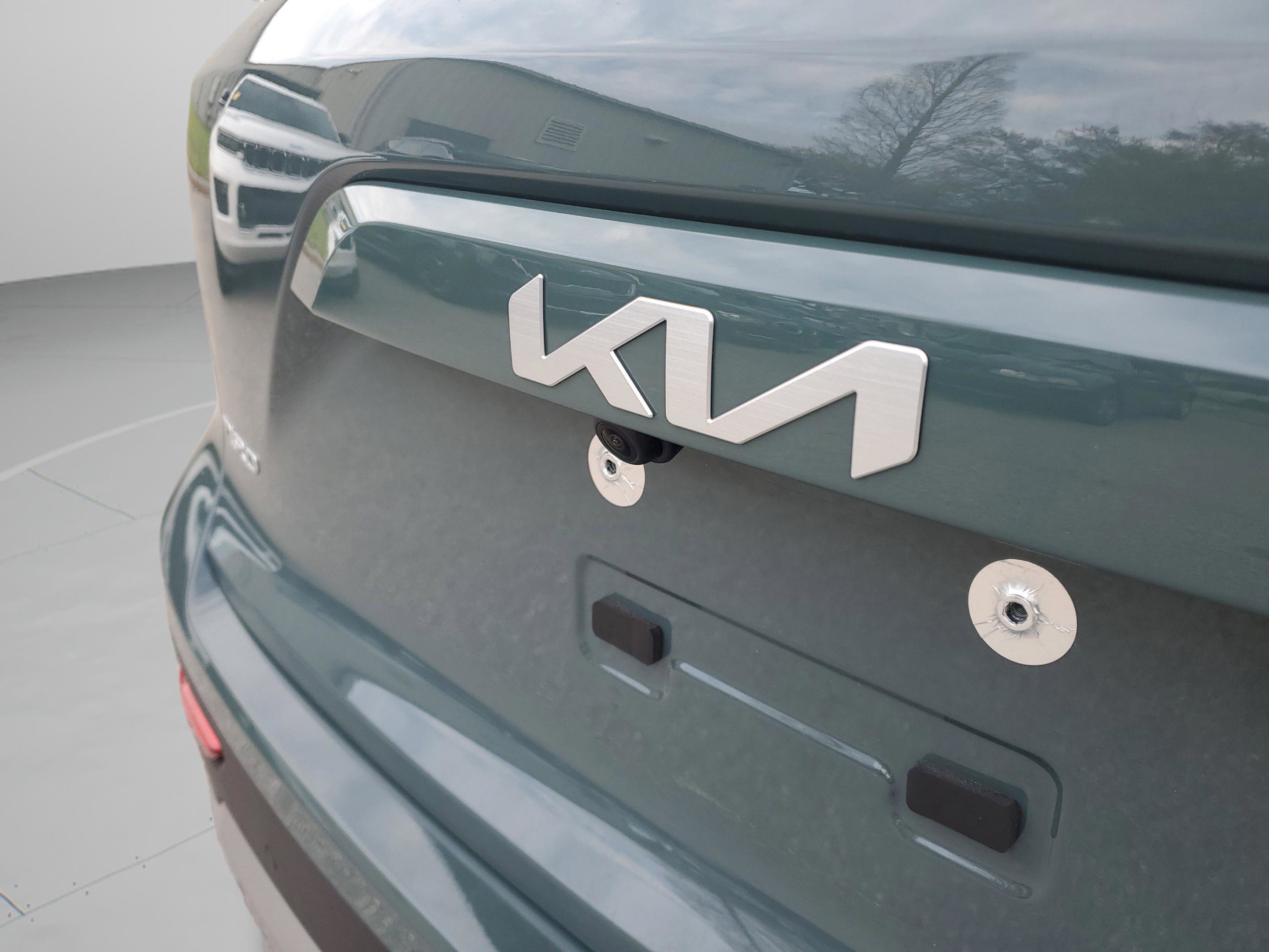 Used 2025 Kia Niro EX image 8