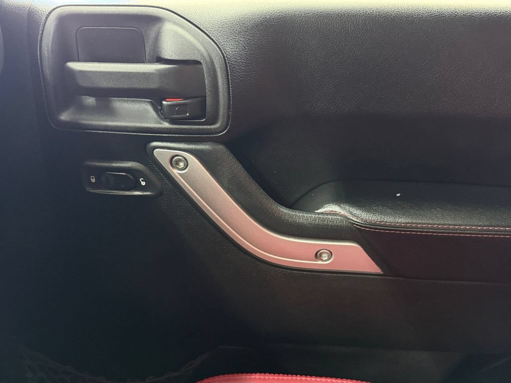 Used 2013 Jeep Wrangler Rubicon AWD/4WD image 22