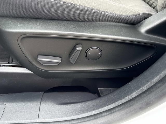 Used 2022 Ford Escape SE w/ SE Sport Appearance Package image 27