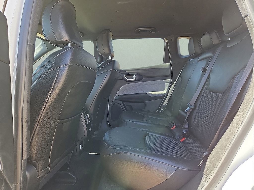 Used 2024 Jeep Compass Latitude image 15