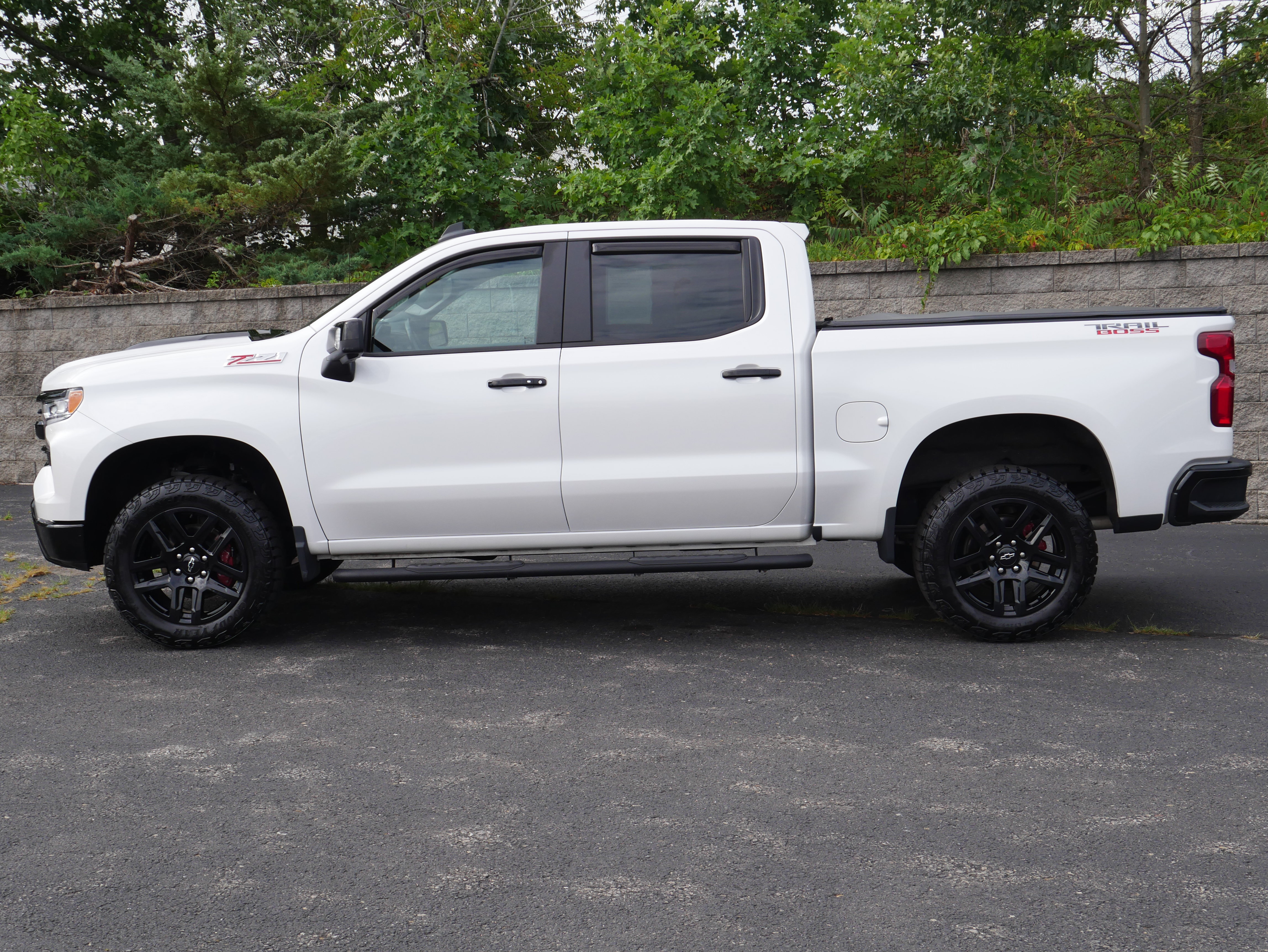 Certified 2022 Chevrolet Silverado 1500 LT Trail Boss w/ LT Trail Boss Premium Package AWD/4WD image 3