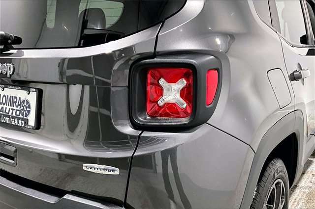 Used 2019 Jeep Renegade Latitude w/ Cold Weather Group image 25